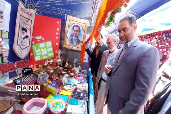 بازدید علیرضا کریمیان از نمایشگاه گردشگری و اقوام  منطقه ۵