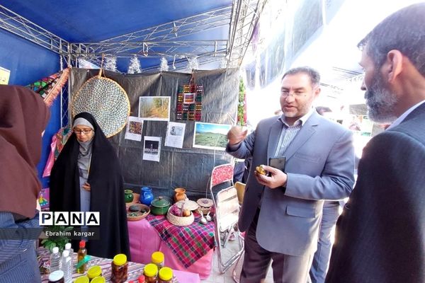 بازدید علیرضا کریمیان از نمایشگاه گردشگری و اقوام  منطقه ۵