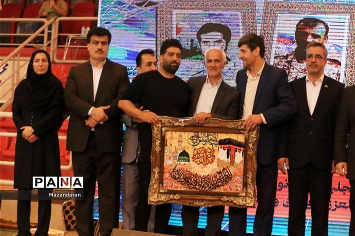 آئین افتتاحیه اولین دوره مسابقات مینی فوتبال جام ایرانیان ‌‌برگزار شد