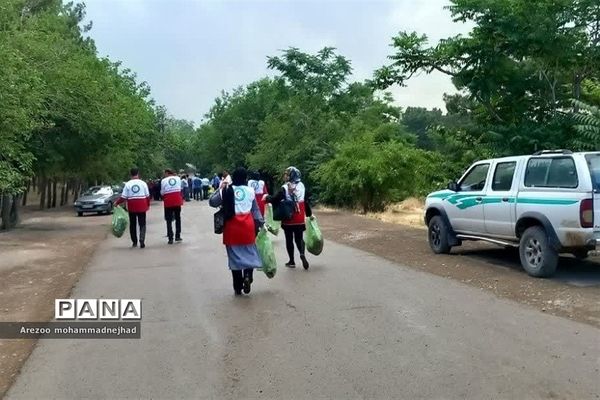 اجرای برنامه همگانی اداره محیط زیست در پارک جنگلی شهدای گمنام شهرستان قرچک