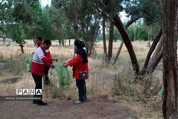 اجرای برنامه همگانی اداره محیط زیست در پارک جنگلی شهدای گمنام شهرستان قرچک