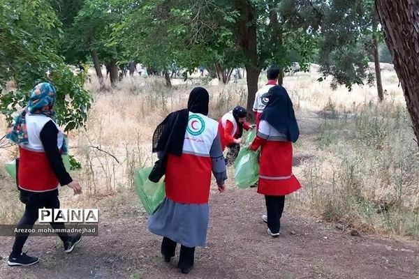 اجرای برنامه همگانی اداره محیط زیست در پارک جنگلی شهدای گمنام شهرستان قرچک