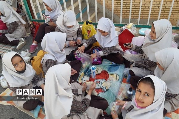 یک روز شاد بدون  کیف در مدرسه روستایی سادات رودهن