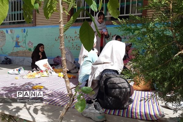 یک روز شاد بدون  کیف در مدرسه روستایی سادات رودهن