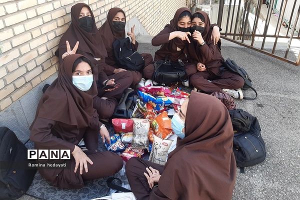 یک روز شاد بدون  کیف در مدرسه روستایی سادات رودهن
