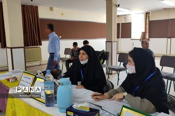داوری جشنواره نوجوان خوارزمی محور برنامه‌نویسی در مدرسه شهید بهشتی رودهن