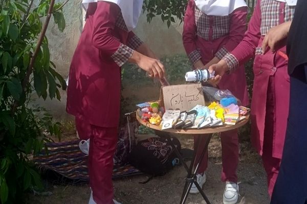 برگزاری بازارچه کسب و کار دانش‌آموزی در دبستان بوستان شهرستان بن