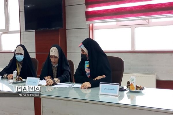 برگزاری نشست شورای دانش‌آموزی منطقه ملارد و تقدیر از دانش‌آموزان فعال