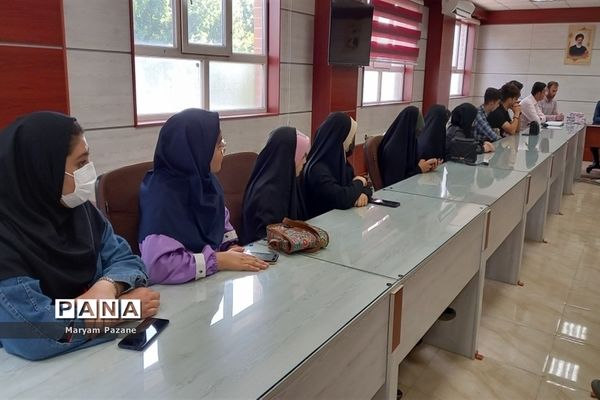 برگزاری نشست شورای دانش‌آموزی منطقه ملارد و تقدیر از دانش‌آموزان فعال
