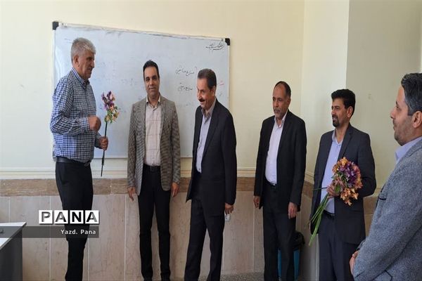 گرامیداشت مقام معلم در دبیرستان طرازی ناحیه یک یزد