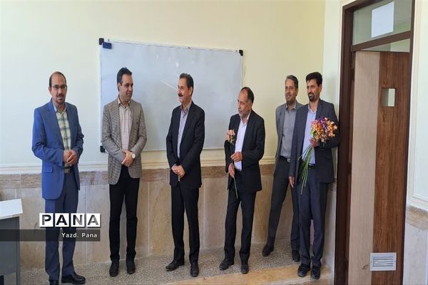 گرامیداشت مقام معلم در دبیرستان طرازی ناحیه یک یزد