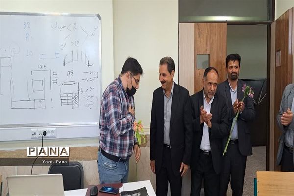 گرامیداشت مقام معلم در دبیرستان طرازی ناحیه یک یزد