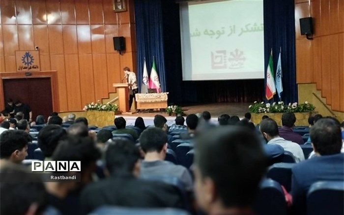 چهارمین سمینار دستاوردهای دانش‌آموزی دبیرستان علامه حلی ۱۰