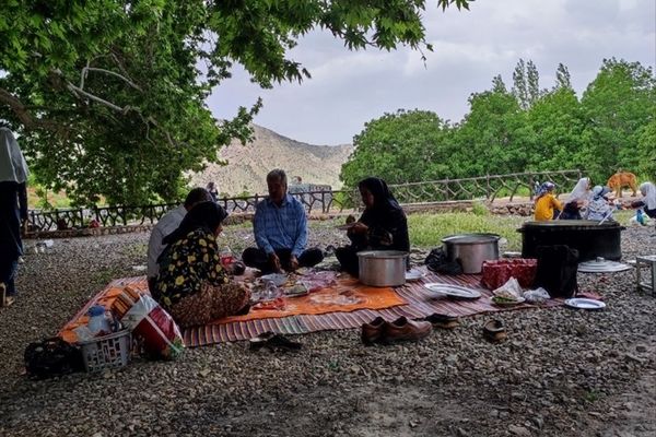 اردوی دانش‌آموزان مروستی در منطقه گردشگری کرخنگان