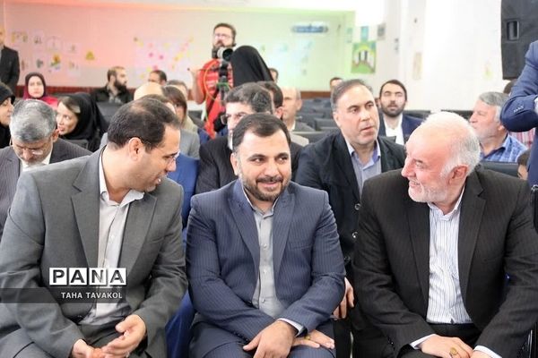 آیین امضای تفاهم‌نامه و آغاز عملیات اجرایی اتصال پرسرعت مدارس کشور از طریق فیبر نوری fttx