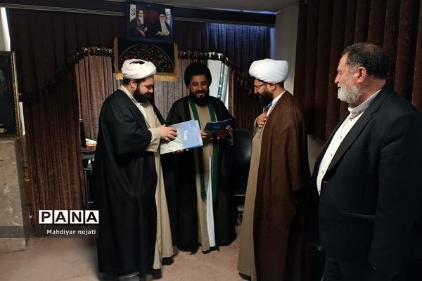 نشست مسئول امور مساجد شرق استان تهران با اعضای هیات امنای مسجد انصارالمهدی (عج) رودهن