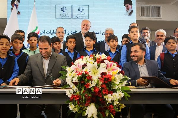 امضای تفاهم‌نامه و آغاز عملیات اجرایی اتصال پرسرعت مدارس کشور از طریق فناوری فیبرنوری