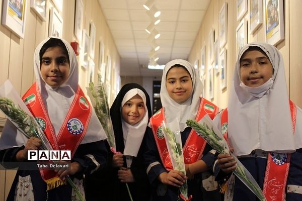 افتتاح نگارخانه سازمان دانش‌آموزی شهرستان‌های استان تهران با عنوان «فرصت نوجوانی»