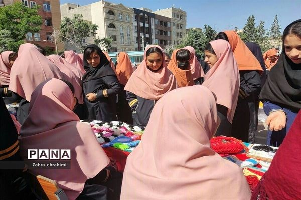 برگزاری جشنواره خوارزمی محور بازارچه در مدرسه عطیه ۲ ملارد