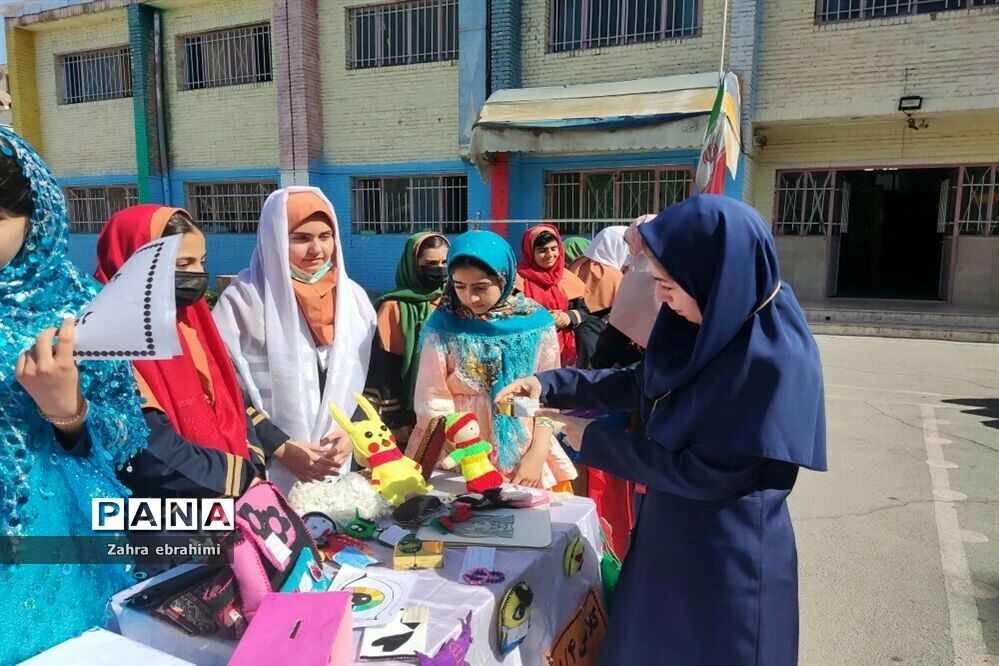 برگزاری جشنواره خوارزمی محور بازارچه در مدرسه عطیه ۲ ملارد