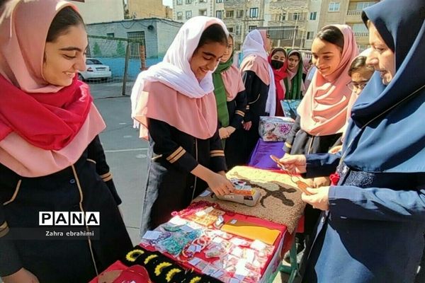 برگزاری جشنواره خوارزمی محور بازارچه در مدرسه عطیه ۲ ملارد