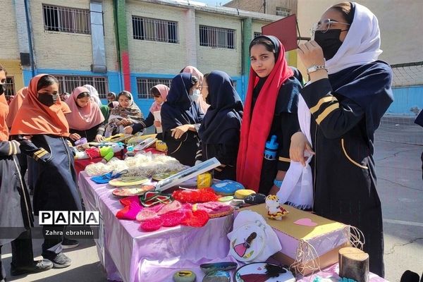 برگزاری جشنواره خوارزمی محور بازارچه در مدرسه عطیه ۲ ملارد