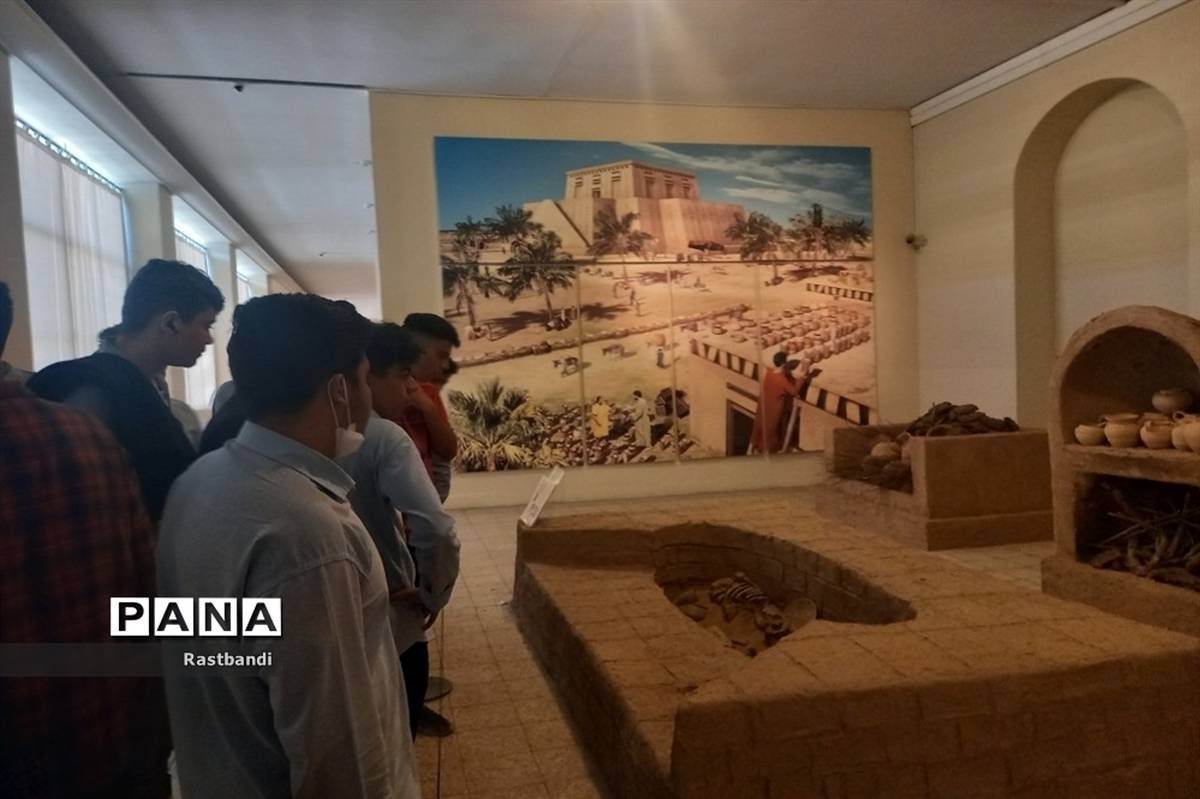 بازدید دانش‌آموزان دبیرستان عرفان منطقه ۱۳ از موزه ملی ایران