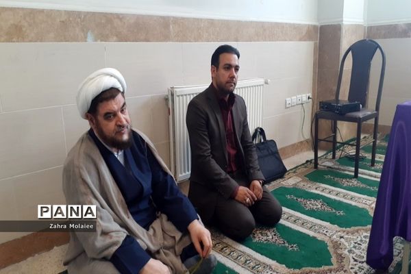 مراسم زیارت عاشورا در دبیرستان غلامرضا‌ حبیبی ناحیه یک بهارستان