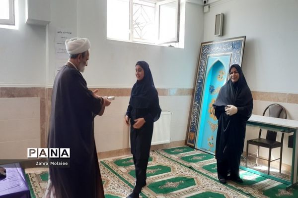 مراسم زیارت عاشورا در دبیرستان غلامرضا‌ حبیبی ناحیه یک بهارستان