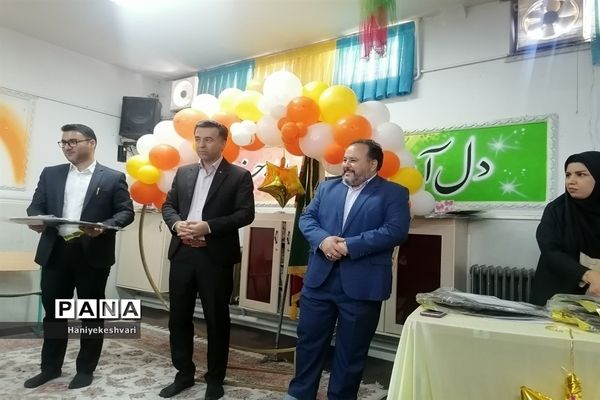 تجلیل از دانش‌آموزان نخبه و برتر در مدرسه محدثه شاهد ورامین