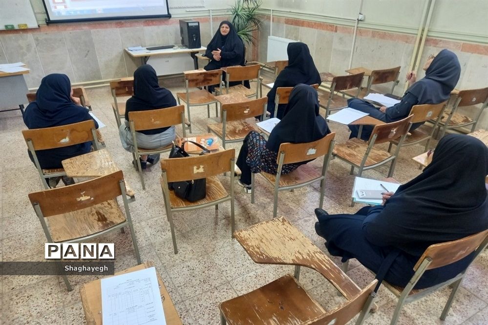 جلسه به روز رسانی و فعال‌سازی اکسل داوری مرحله مدرسه‌ای در دبیرستان عدالت شهر جوادآباد