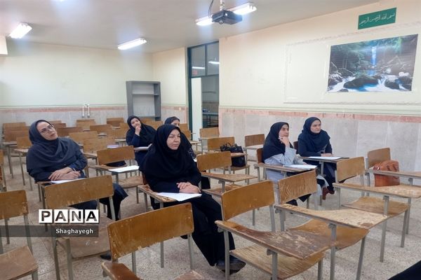 جلسه به روز رسانی و فعال‌سازی اکسل داوری مرحله مدرسه‌ای در دبیرستان عدالت شهر جوادآباد