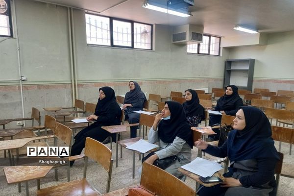 جلسه به روز رسانی و فعال‌سازی اکسل داوری مرحله مدرسه‌ای در دبیرستان عدالت شهر جوادآباد