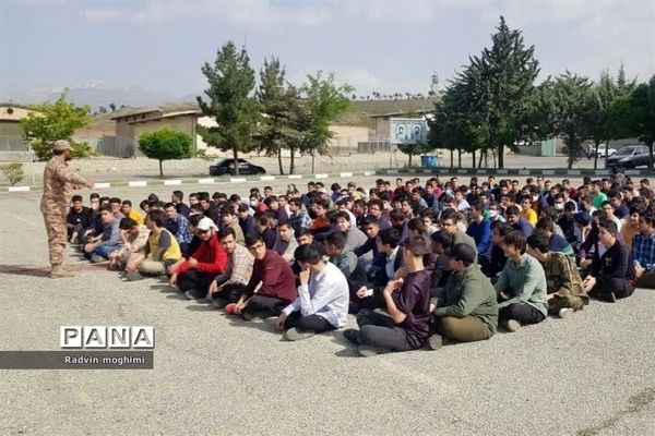 اردوی آموزشی درس آمادگی دفاعی دانش‌آموزان منطقه ۸ در میدان تیر