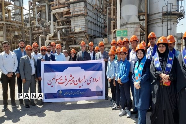 مراسم گرامیداشت سالروز تاسیس سازمان دانش‌آموزی در بندرعباس