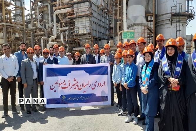 مراسم گرامیداشت سالروز تاسیس سازمان دانشآموزی در بندرعباس