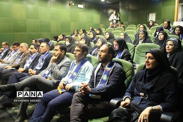 نشست هم‌اندیشی مسئولان سازمان دانش‌آموزی شهرستان‌های استان تهران در برج میلاد