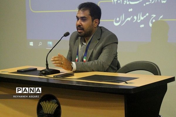 نشست هم‌اندیشی مسئولان سازمان دانش‌آموزی شهرستان‌های استان تهران در برج میلاد