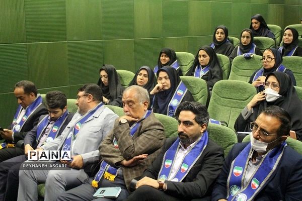 نشست هم‌اندیشی مسئولان سازمان دانش‌آموزی شهرستان‌های استان تهران در برج میلاد