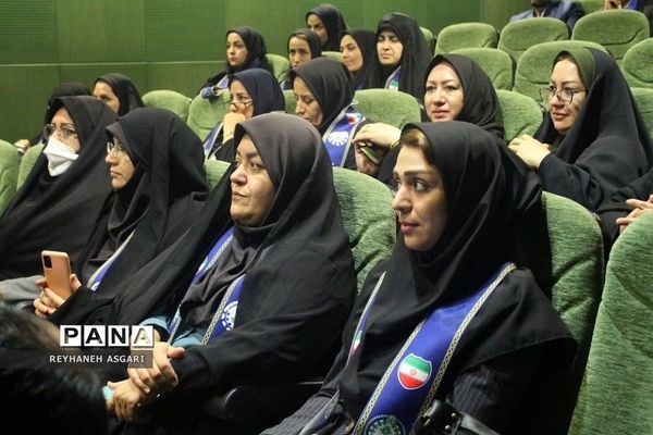 نشست هم‌اندیشی مسئولان سازمان دانش‌آموزی شهرستان‌های استان تهران در برج میلاد