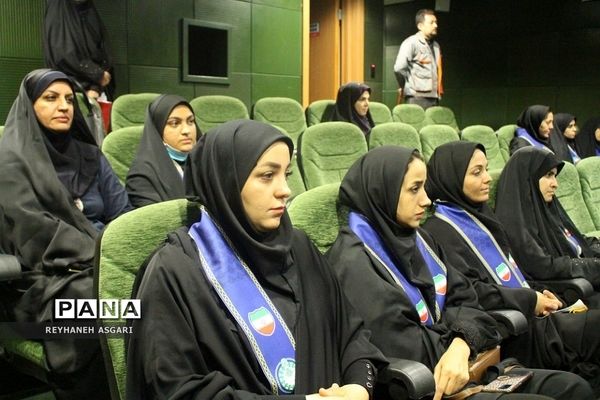 نشست هم‌اندیشی مسئولان سازمان دانش‌آموزی شهرستان‌های استان تهران در برج میلاد