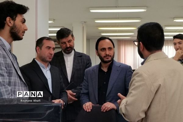 حضور دانش‌آموزان خبرنگار پانا شهرستان‌های استان‌تهران در نشست هم‌اندیشی با سخنگوی دولت