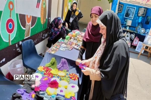 افتتاح نمایشگاه دست‌سازه‌های دانش‌آموزی هنرستان سمیه منطقه ۱۳