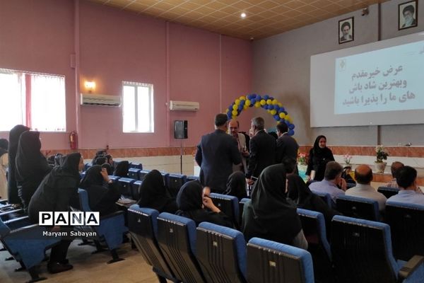 جشنواره همیار معلم ویژه دبیران و دانش‌آموزان مقطع دوره دوم متوسطه ناحیه ۳ شیراز