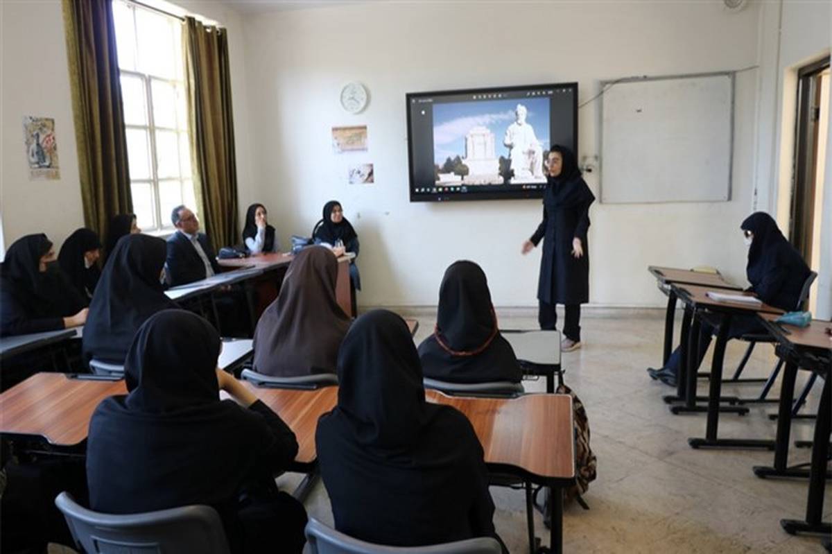 زنگ زبان و ادبیات فارسی در دیبرستان دخترانه فرهنگ نواخته شد