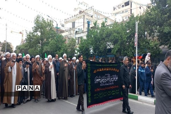 تشرف عزاداران مکتب جعفری به حرم مطهر رضوی در سالروز شهادت  امام صادق (ع)