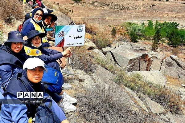 حضور‌ 700 دانش‌آموز ناحیه هفت مشهد مقدس در برنامه کوهپیمایی