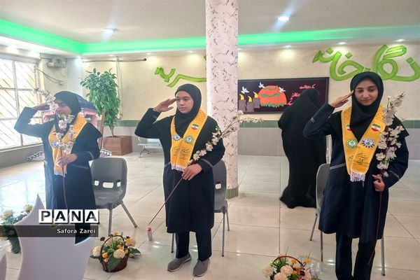 قدردانی از مربیان عضو سازمان دانش‌آموزی ناحیه ۴
