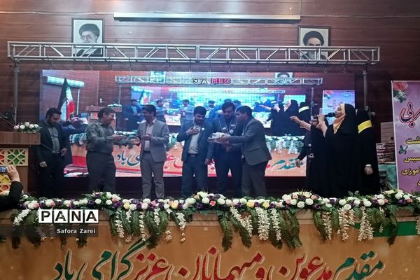 قدردانی از مربیان عضو سازمان دانش‌آموزی ناحیه ۴