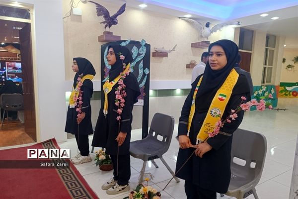 قدردانی از مربیان عضو سازمان دانش‌آموزی ناحیه ۴